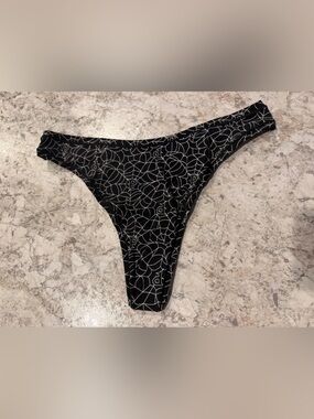 VS PINK Halloween Spiderweb thong panty NWT Large